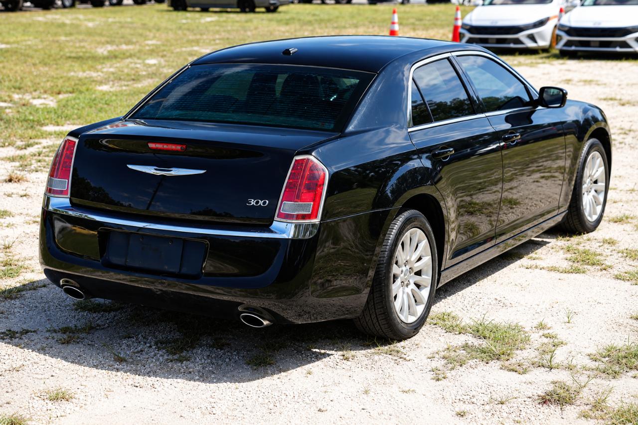 Chrysler 300 photo 11