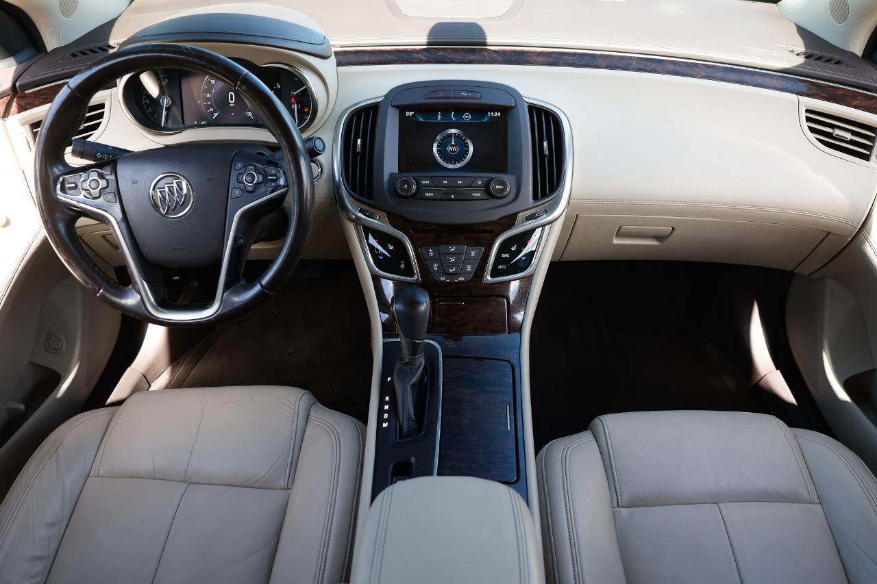 Buick LaCrosse photo 2