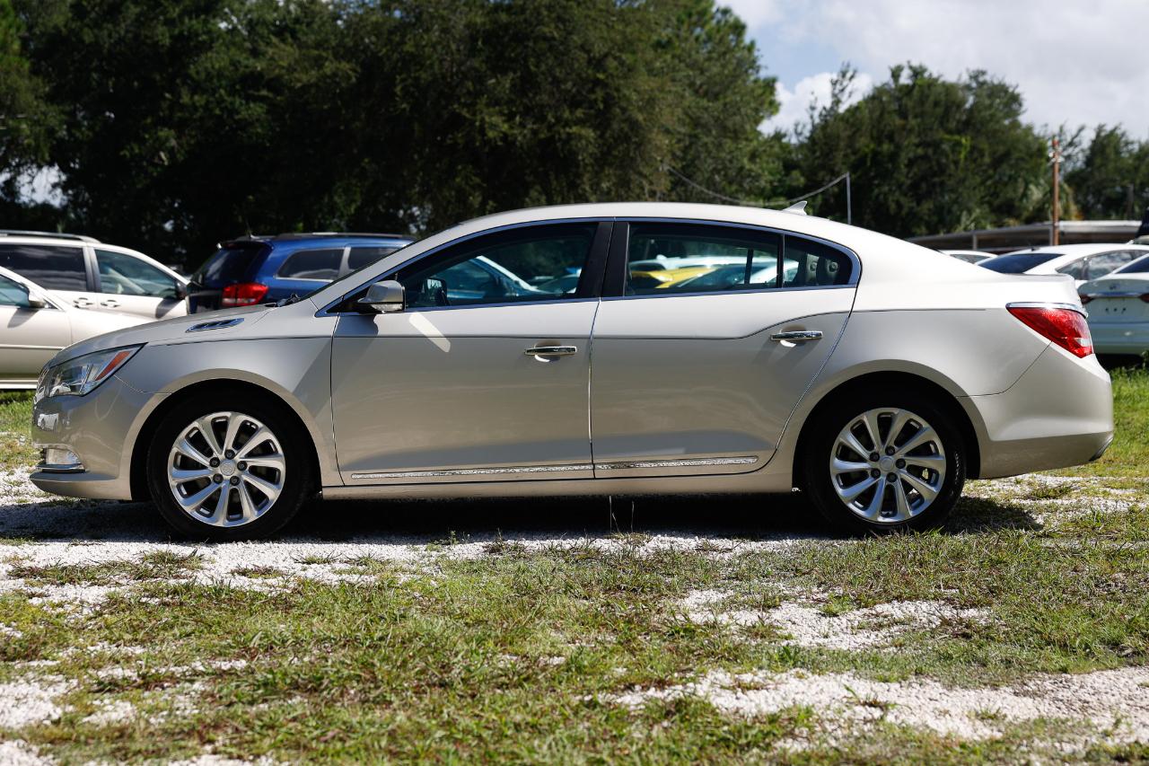 Buick LaCrosse photo 3