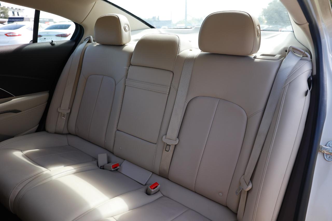 Buick LaCrosse photo 8