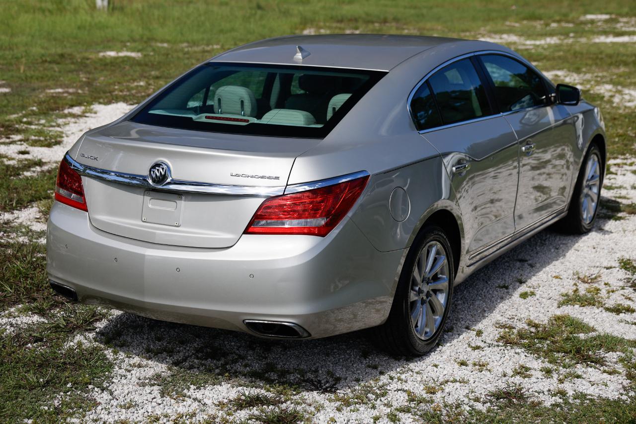 Buick LaCrosse photo 11
