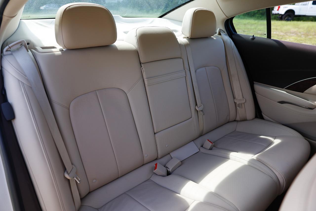 Buick LaCrosse photo 14
