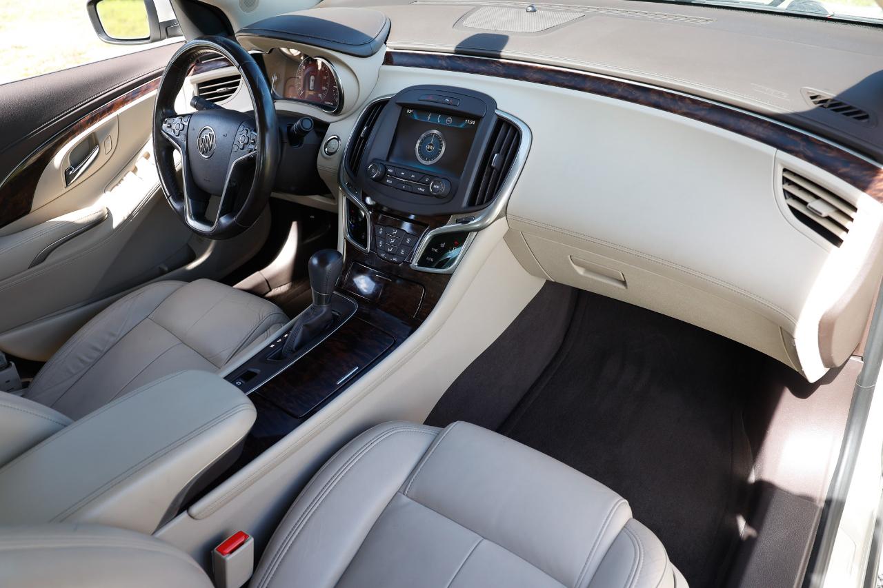 Buick LaCrosse photo 18