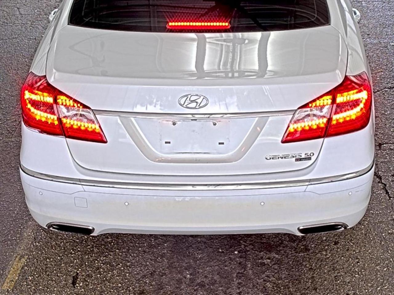 Hyundai Genesis  2013