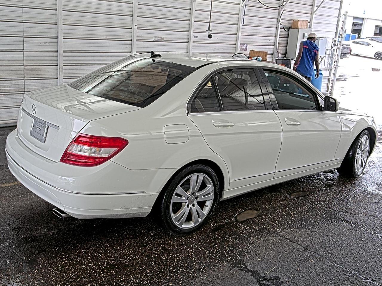 Mercedes-Benz C-Class  2009