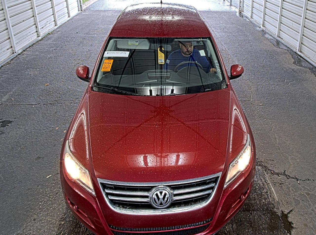 Volkswagen Tiguan  2011