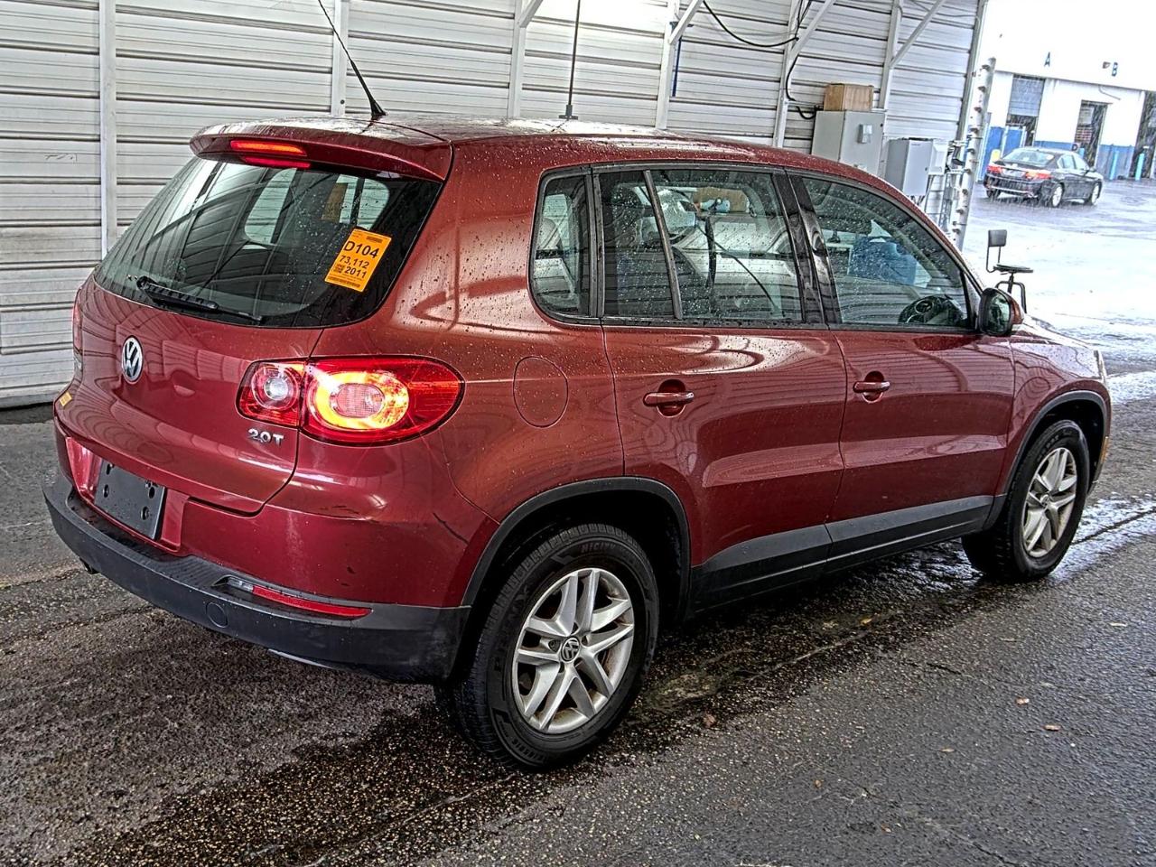 Volkswagen Tiguan  2011