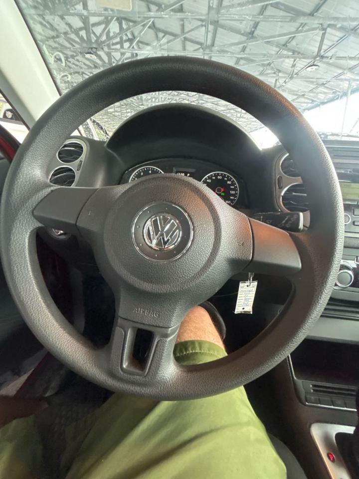 Volkswagen Tiguan  2011