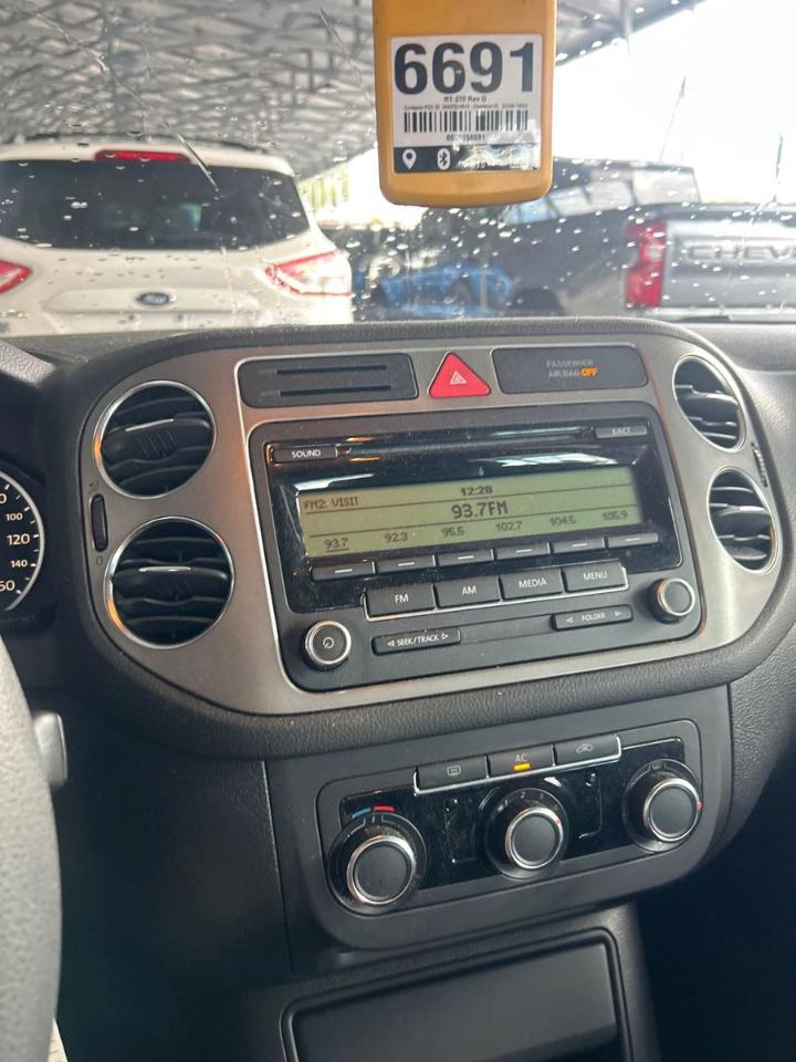 Volkswagen Tiguan  2011