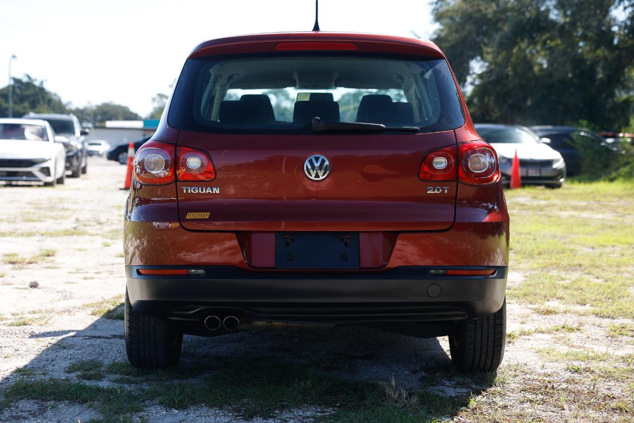 Volkswagen Tiguan  2011