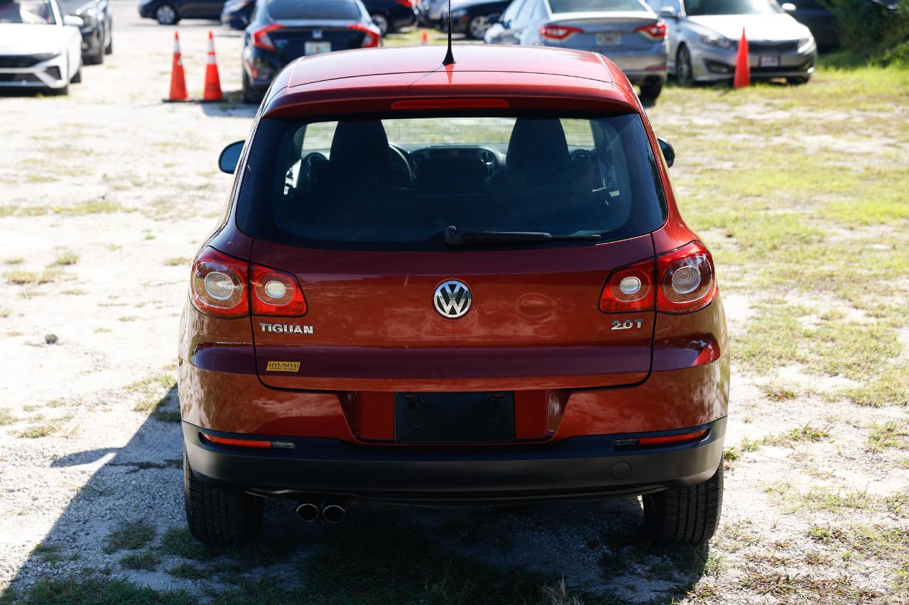 Volkswagen Tiguan  2011
