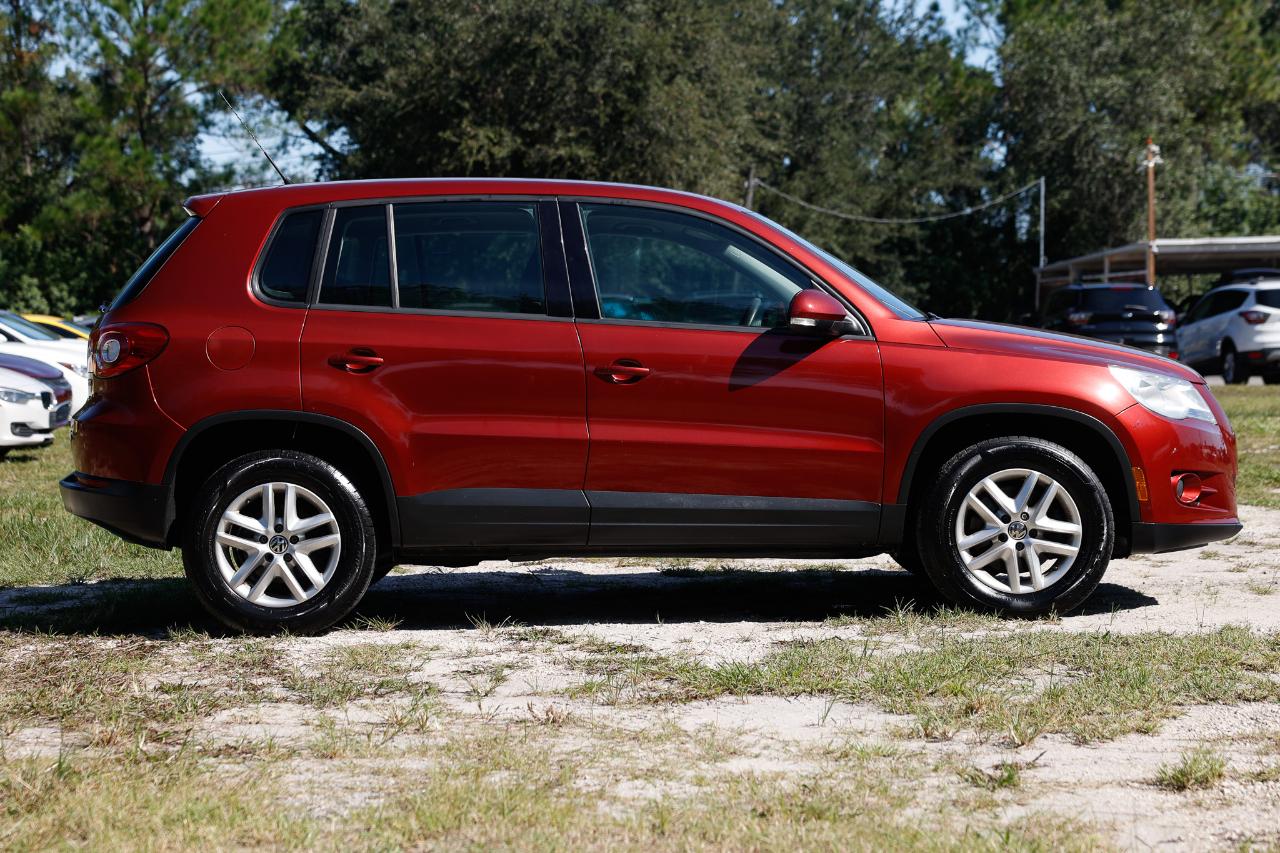 Volkswagen Tiguan  2011