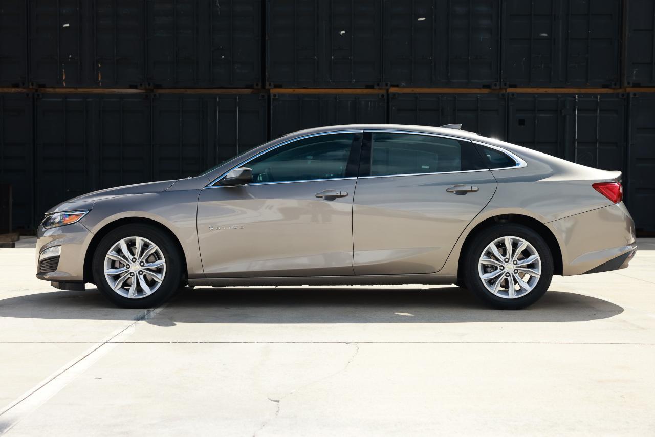 Chevrolet Malibu photo 3