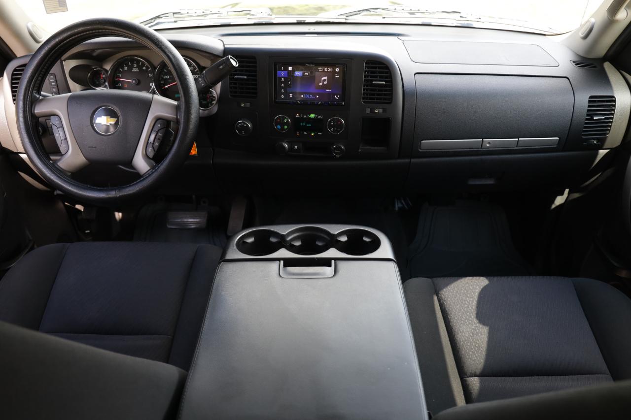 Chevrolet Silverado photo 2