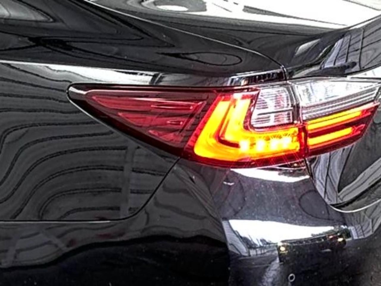 Lexus ES  2018