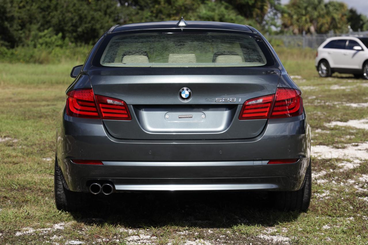 BMW 528i photo 7