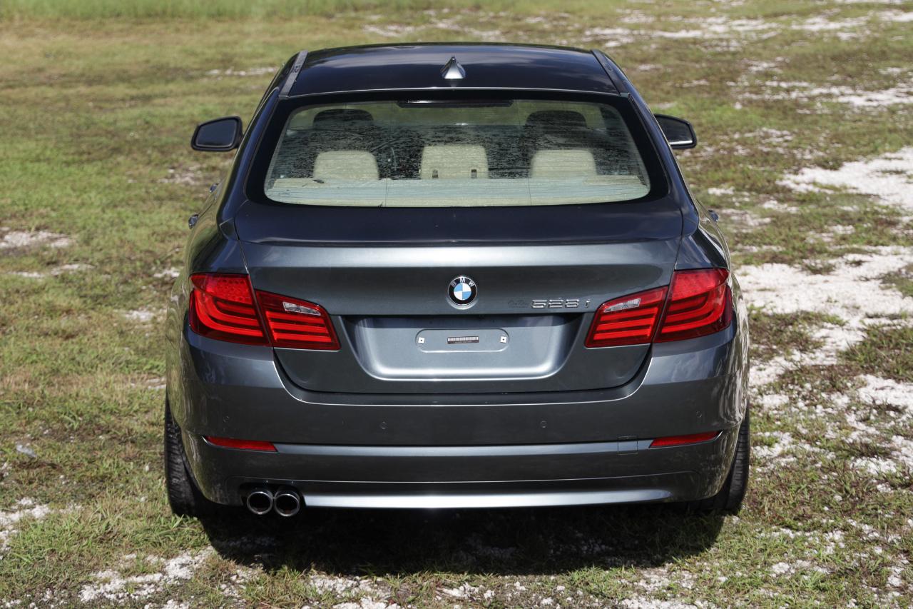 BMW 528i photo 9