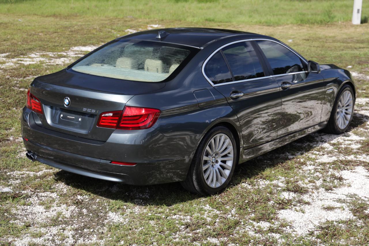 BMW 528i photo 11