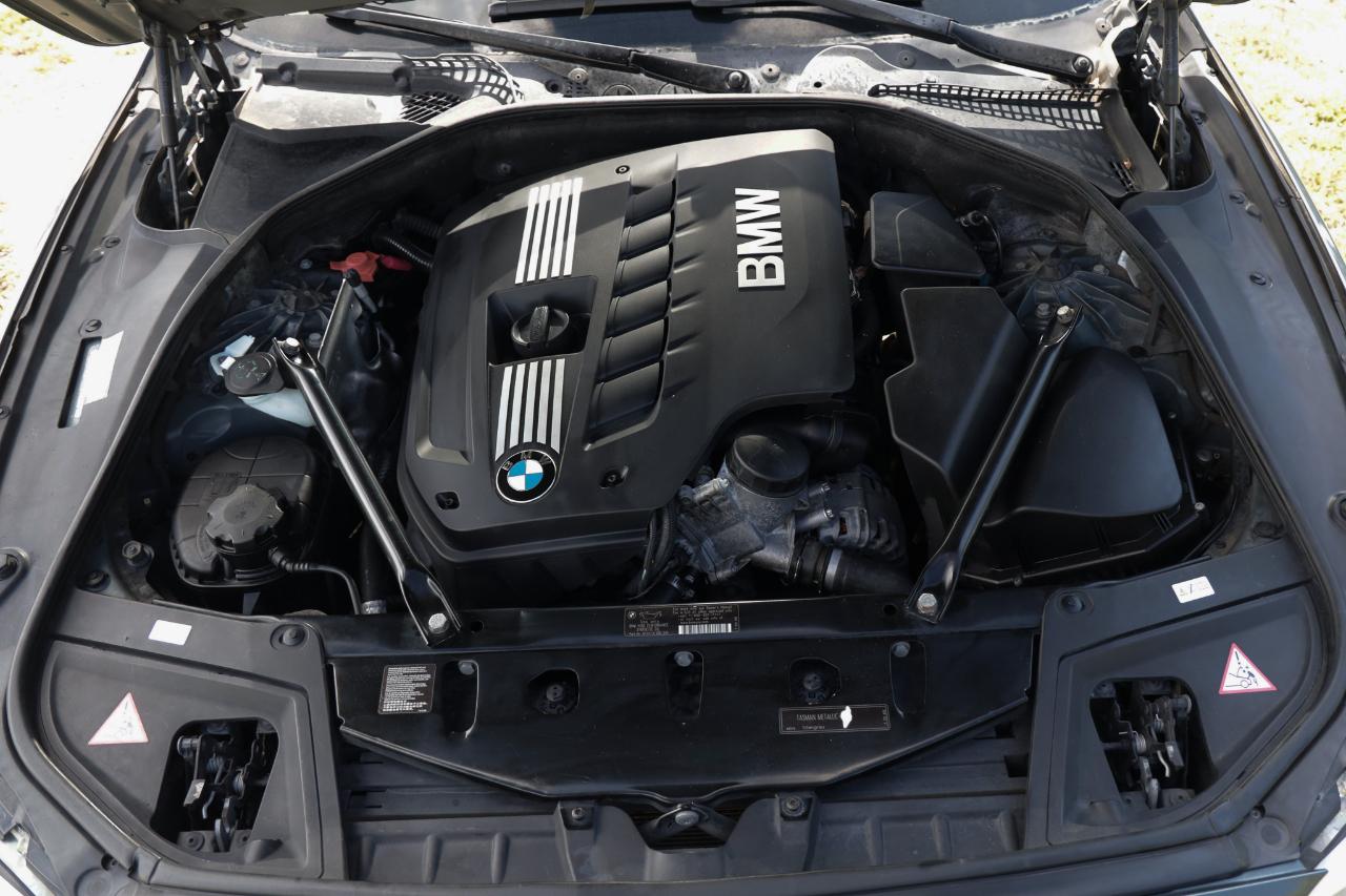 BMW 528i photo 19