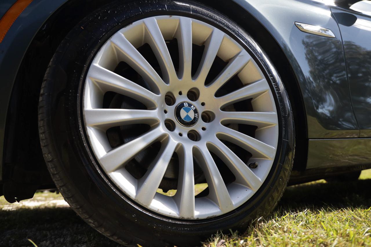 BMW 528i photo 30