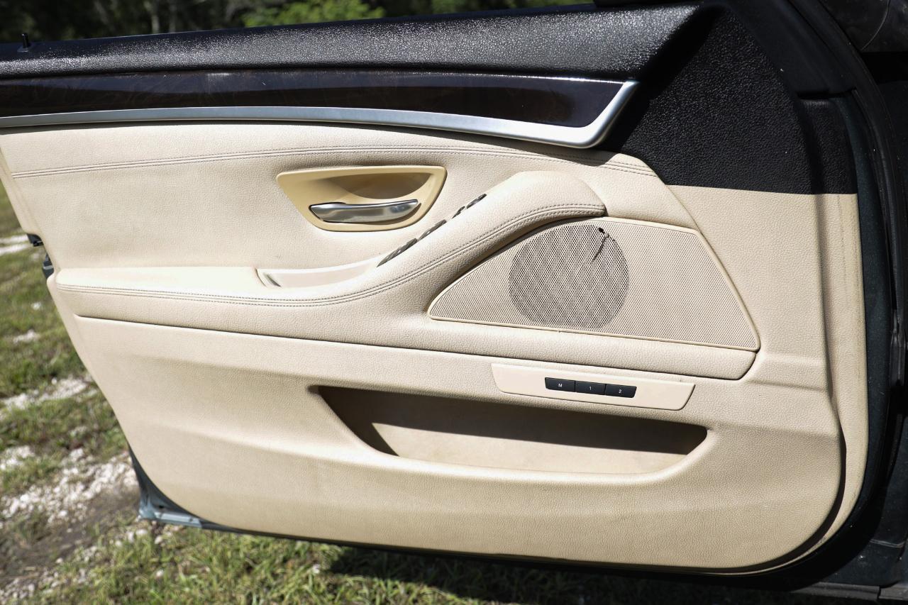 BMW 528i photo 39