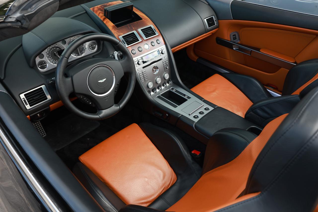 Aston Martin DB9  2006