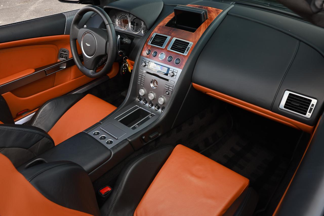 Aston Martin DB9  2006