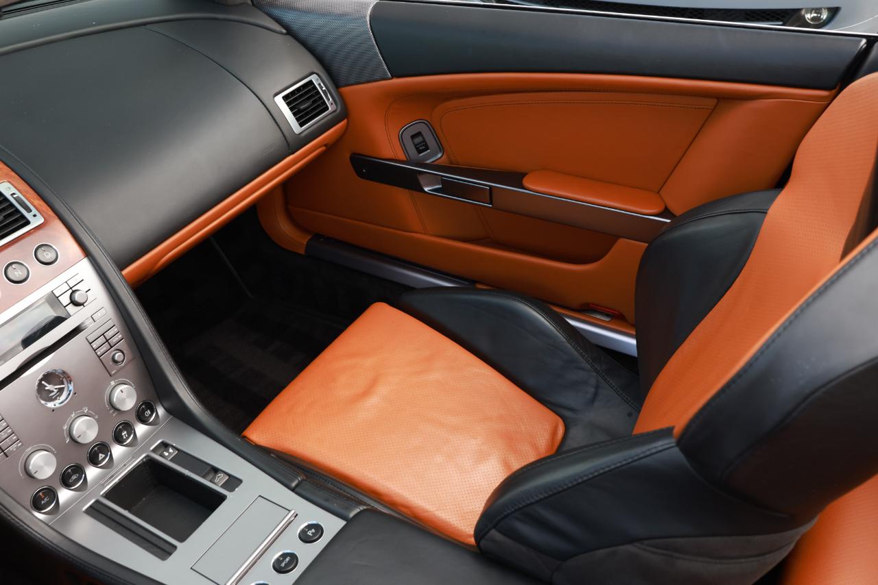 Aston Martin DB9  2006