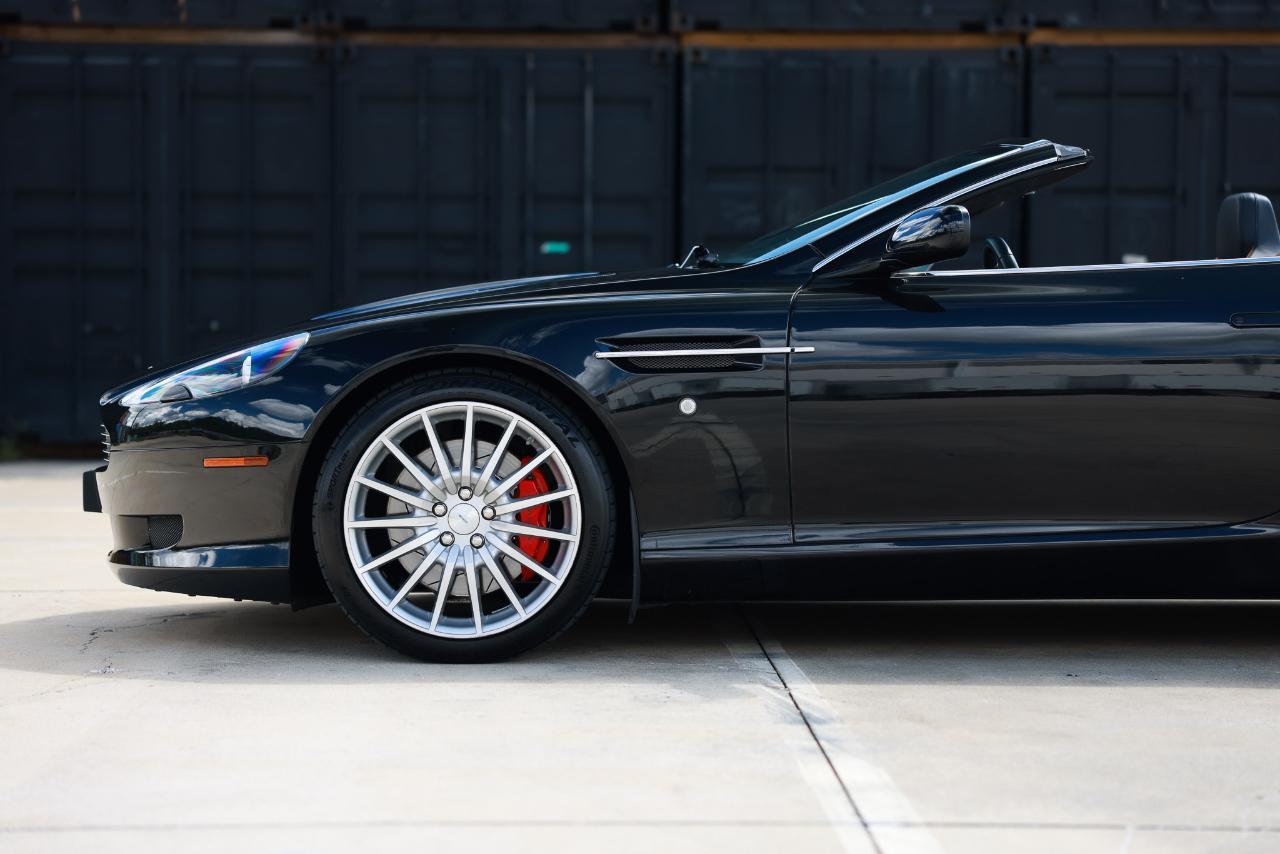 Aston Martin DB9  2006