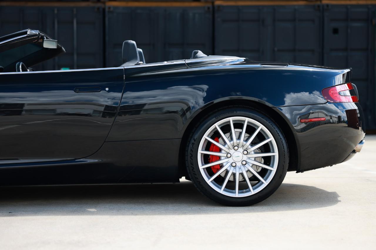 Aston Martin DB9  2006