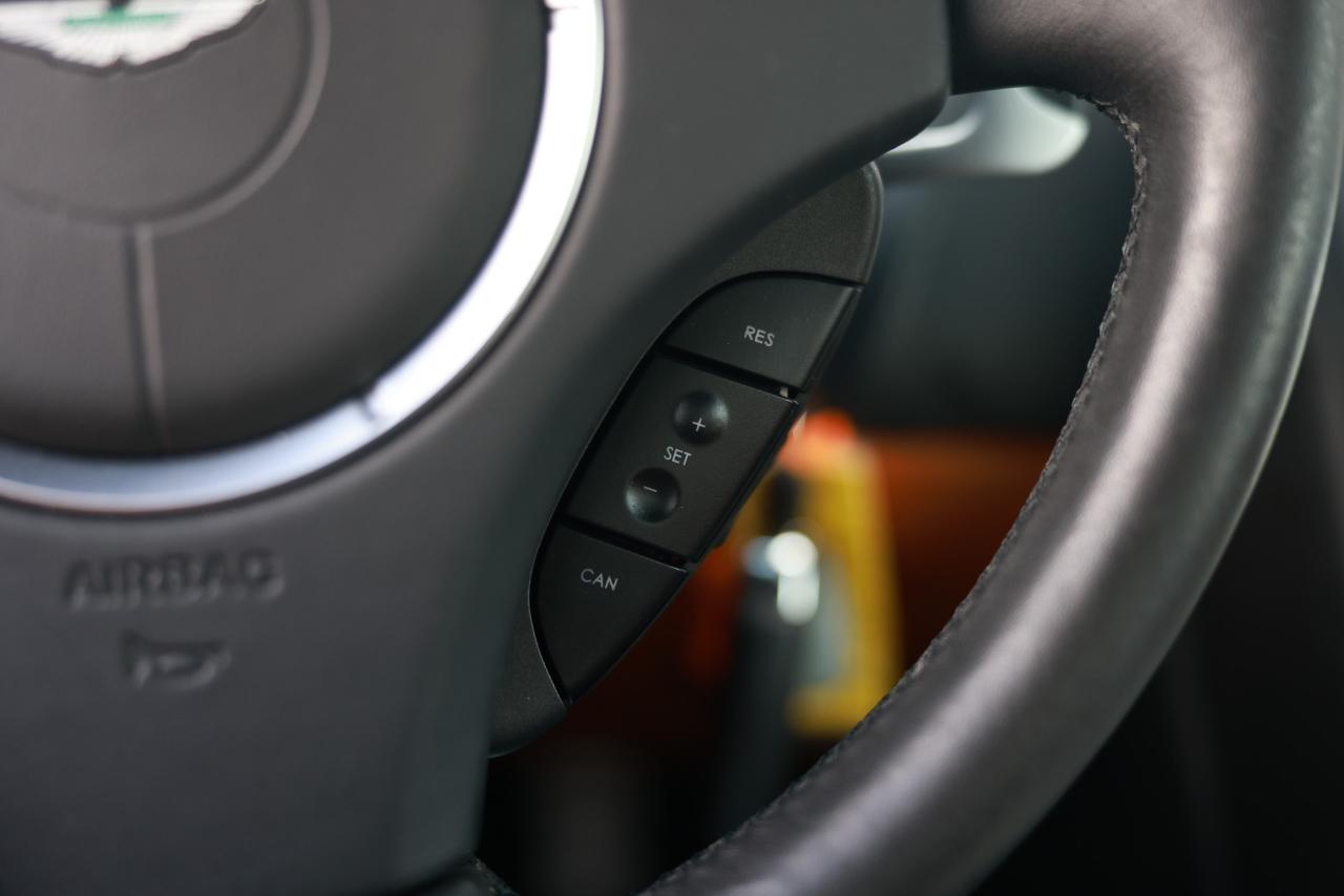 Aston Martin DB9  2006