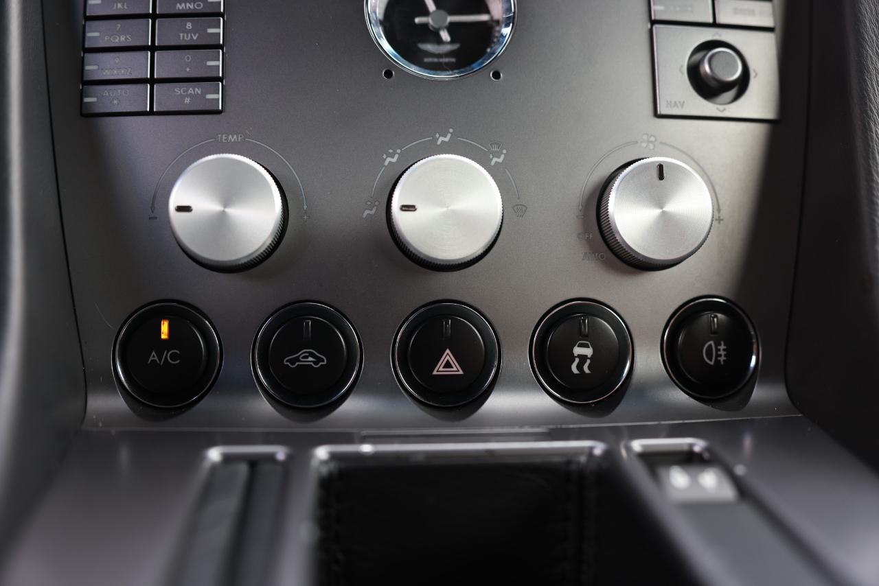 Aston Martin DB9  2006
