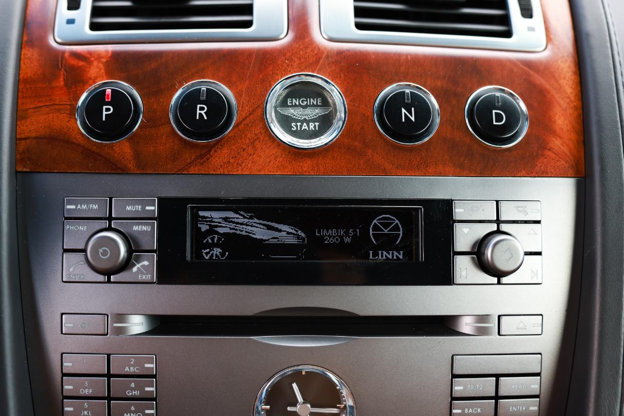Aston Martin DB9  2006