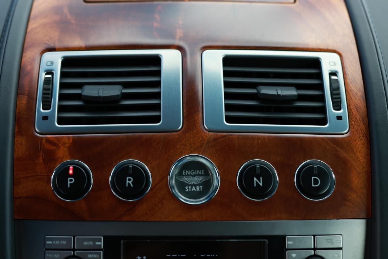 Aston Martin DB9  2006