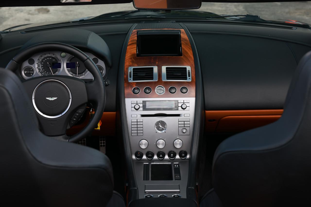 Aston Martin DB9  2006