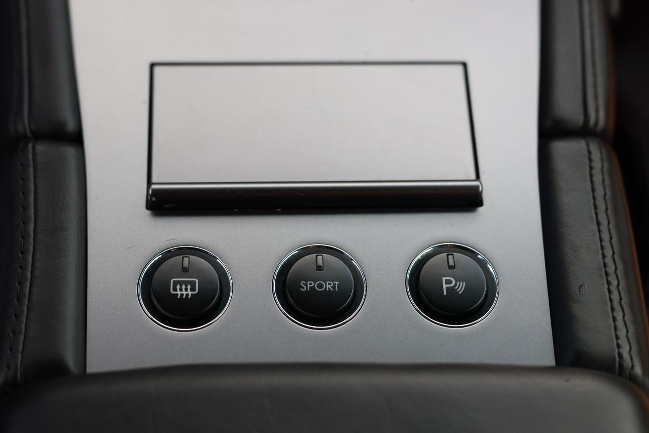 Aston Martin DB9  2006