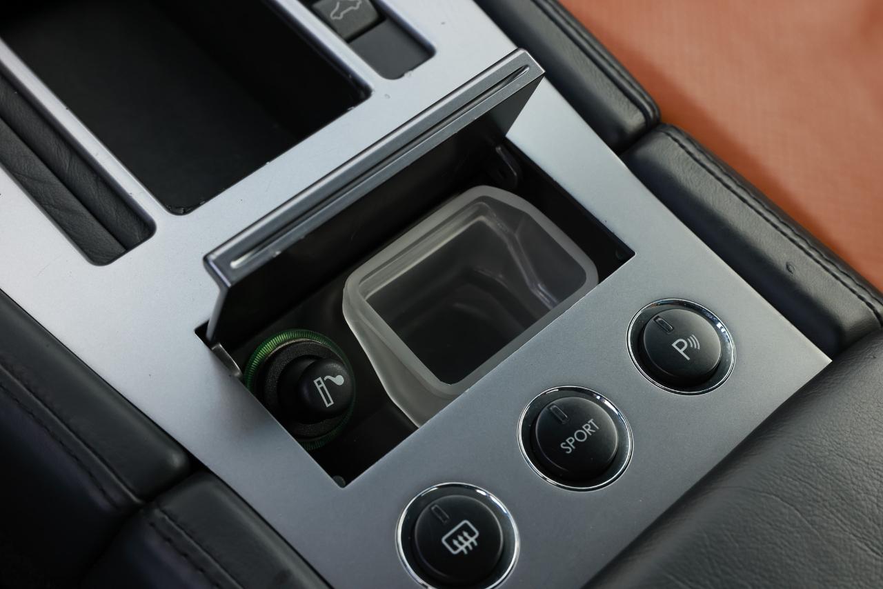 Aston Martin DB9  2006
