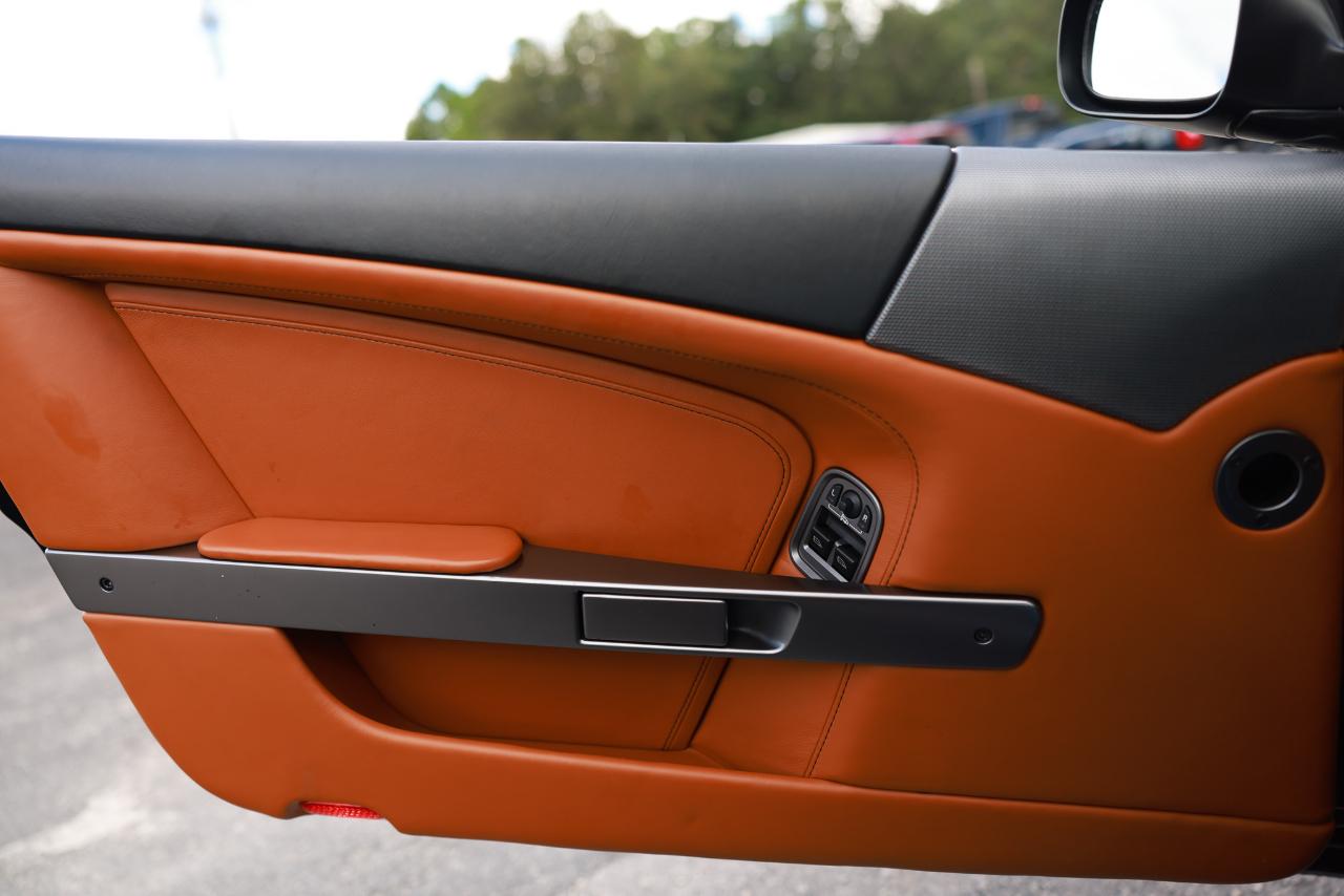 Aston Martin DB9  2006