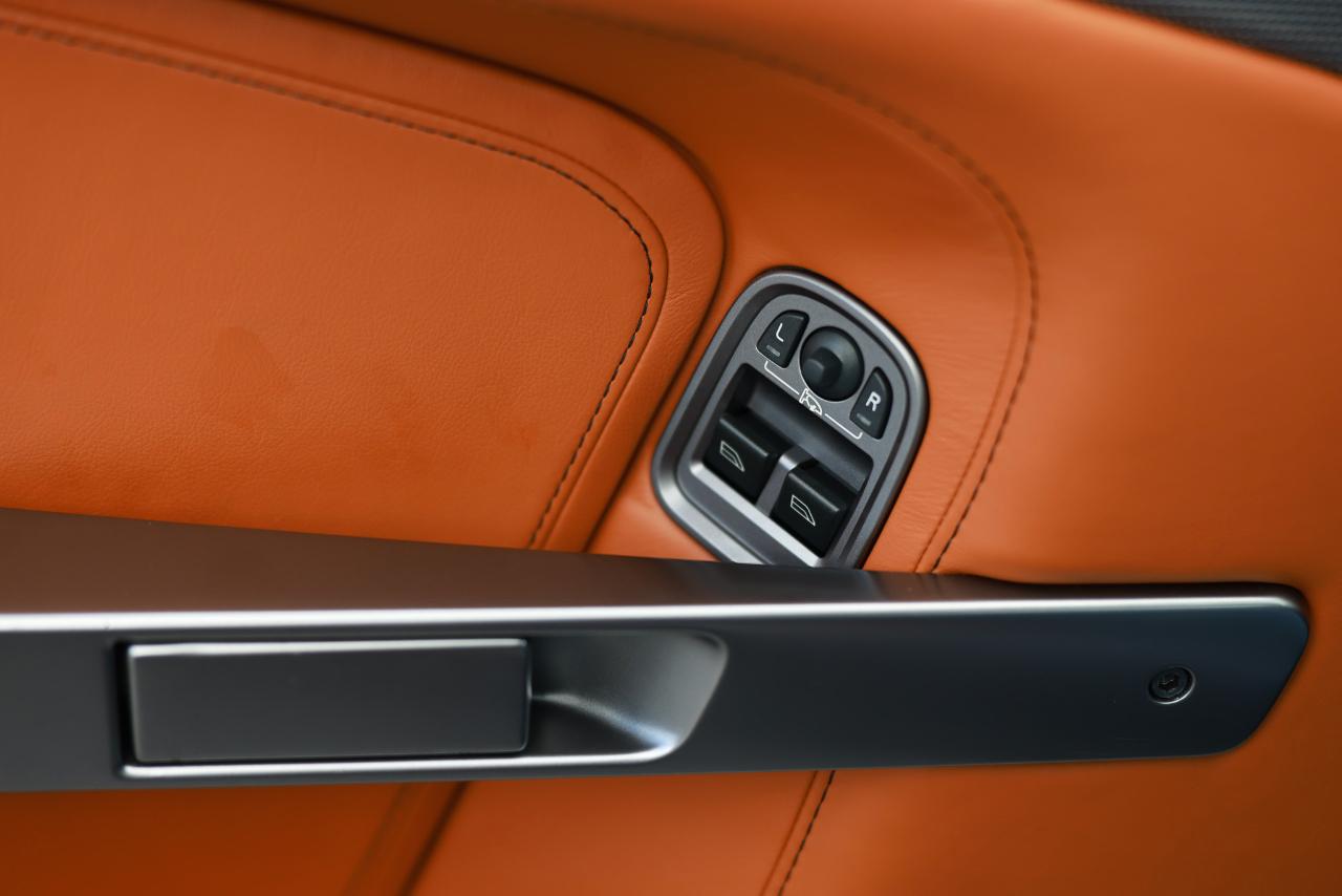 Aston Martin DB9  2006