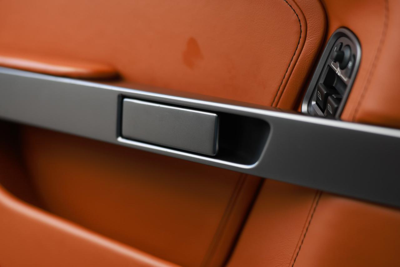 Aston Martin DB9  2006