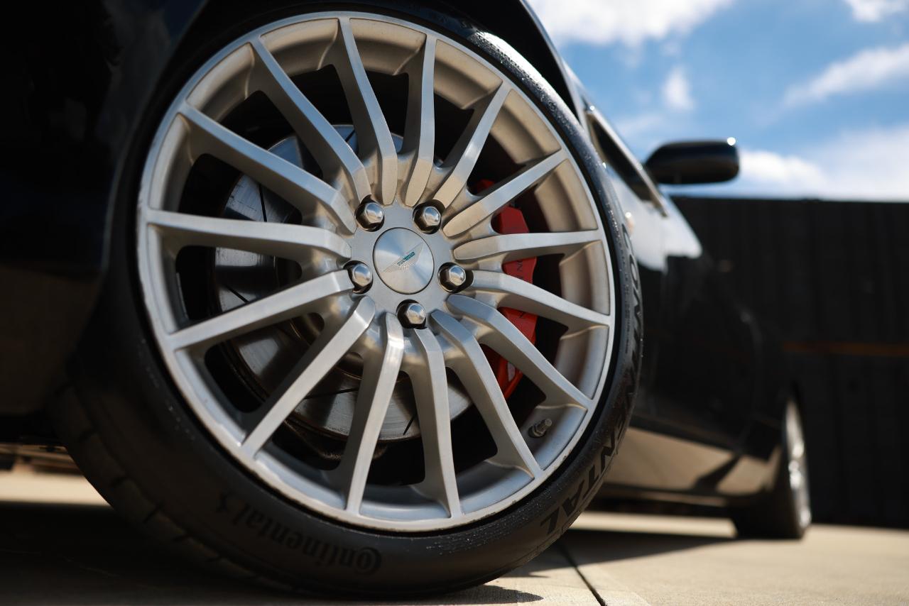 Aston Martin DB9  2006