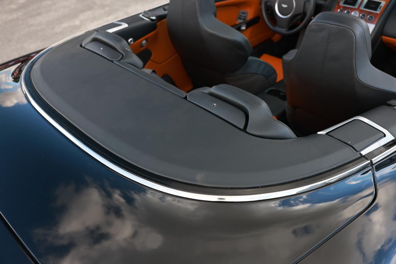 Aston Martin DB9  2006
