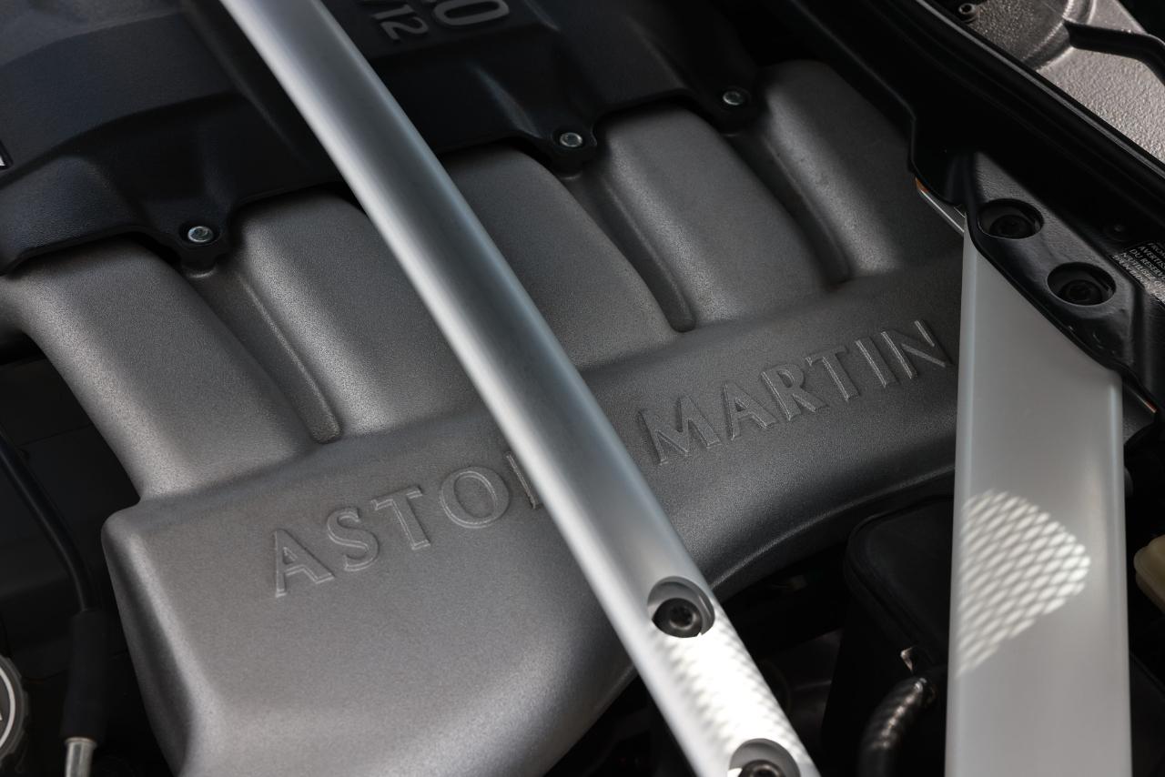 Aston Martin DB9  2006