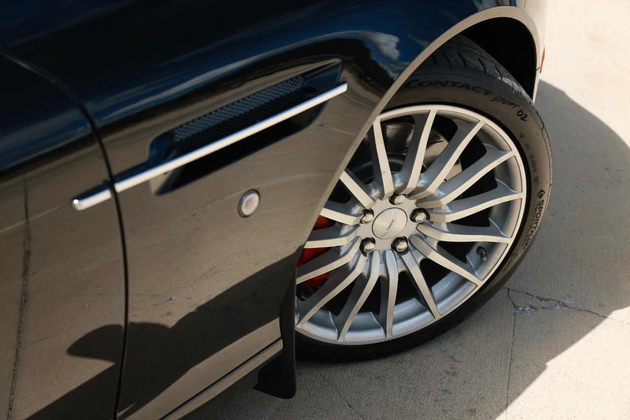 Aston Martin DB9  2006