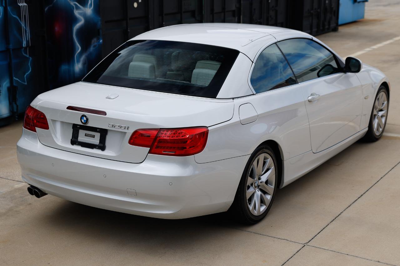 BMW 328i photo 11