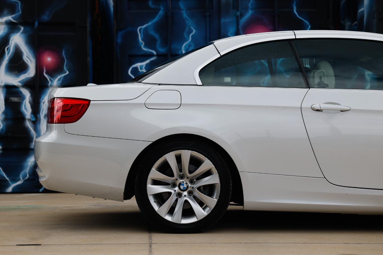 BMW 328i photo 23