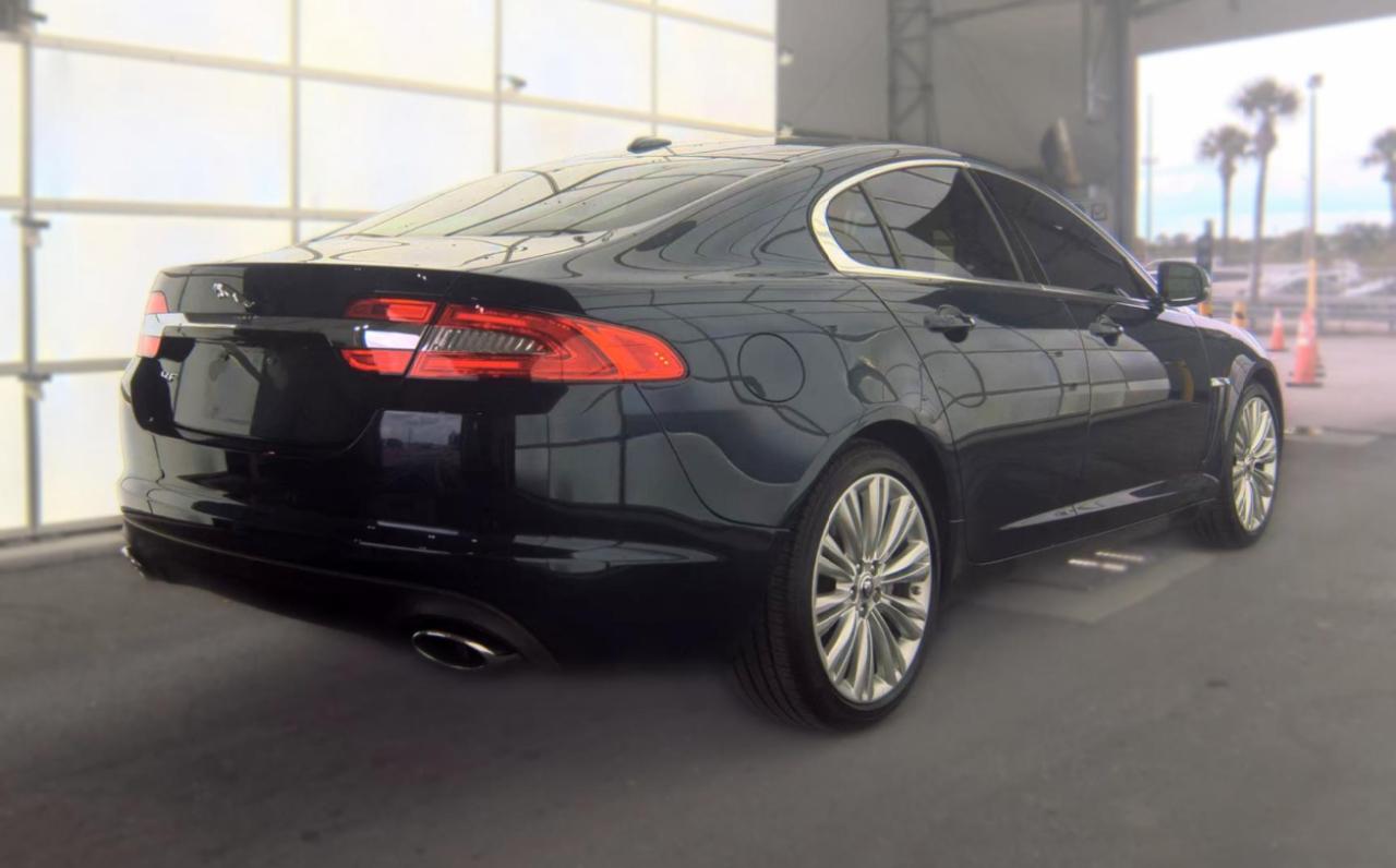 Jaguar XF  2012