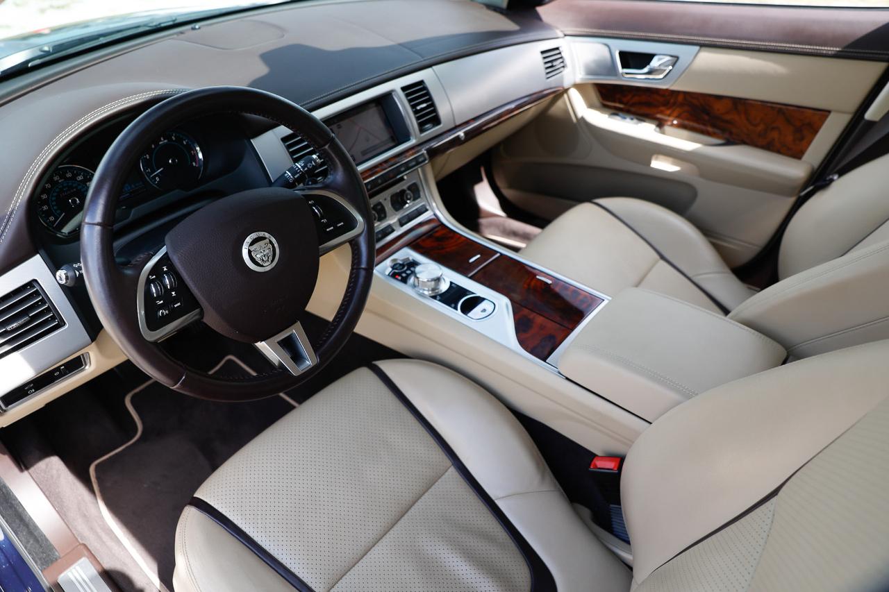 Jaguar XF  2012