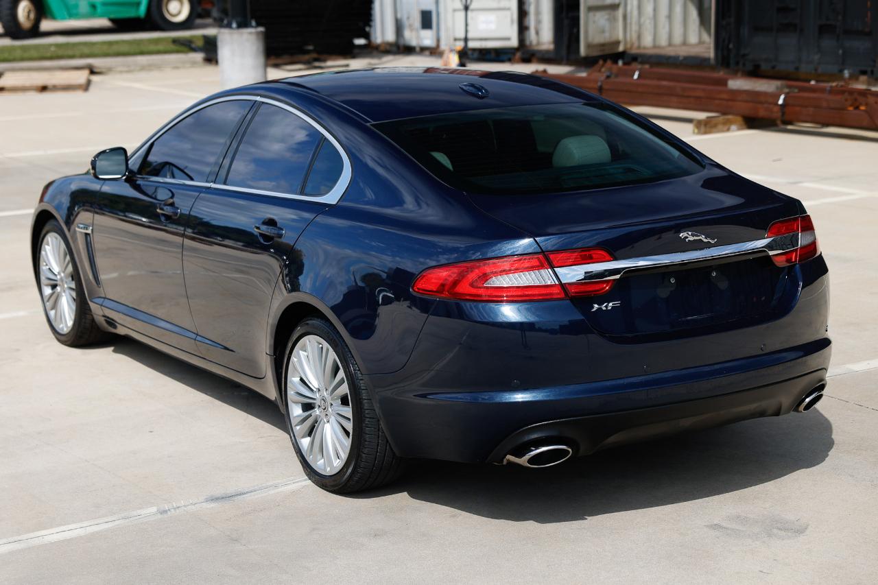 Jaguar XF  2012