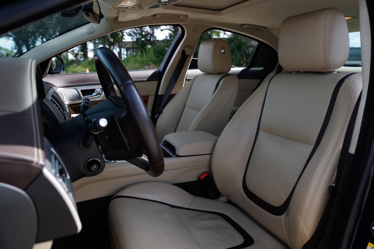 Jaguar XF  2012